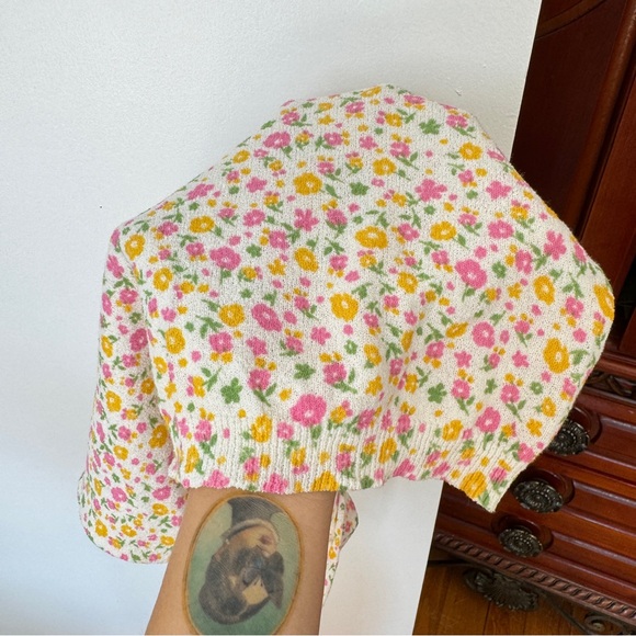 Cropped Floral T-shirt Top - Picture 3 of 4